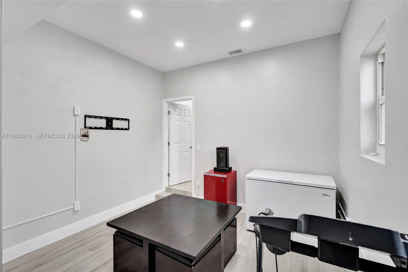 TWIN LAKE SHORES CENTRAL - Residential