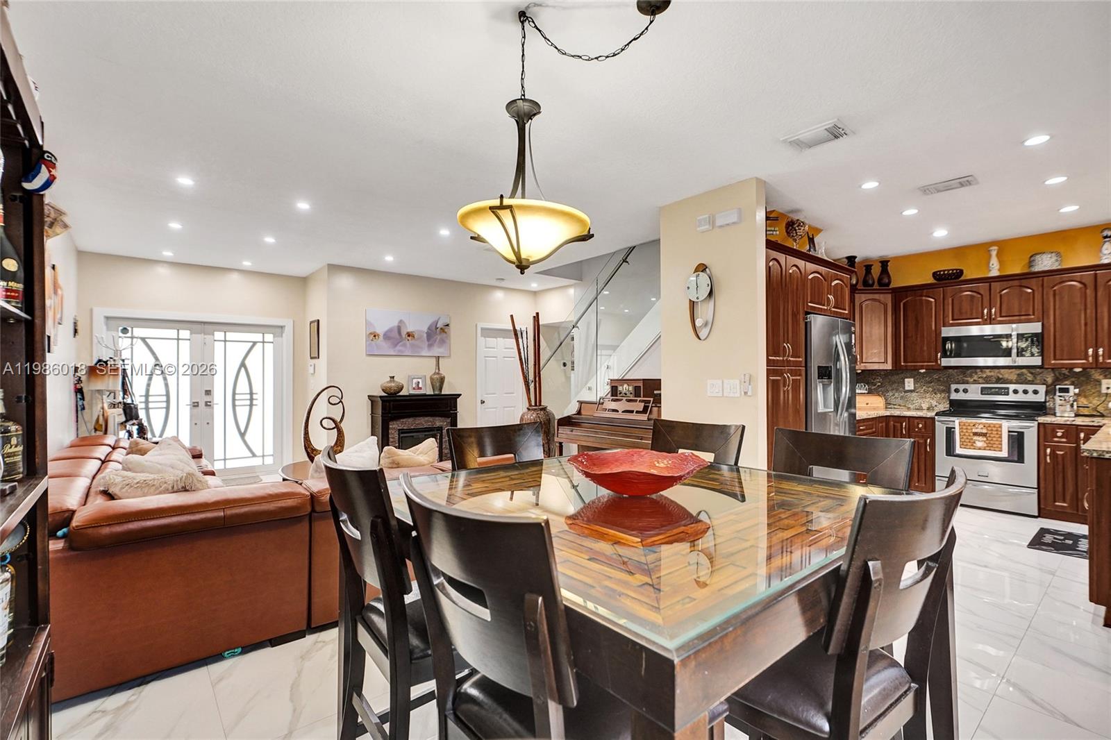 TWIN LAKE SHORES CENTRAL - Residential