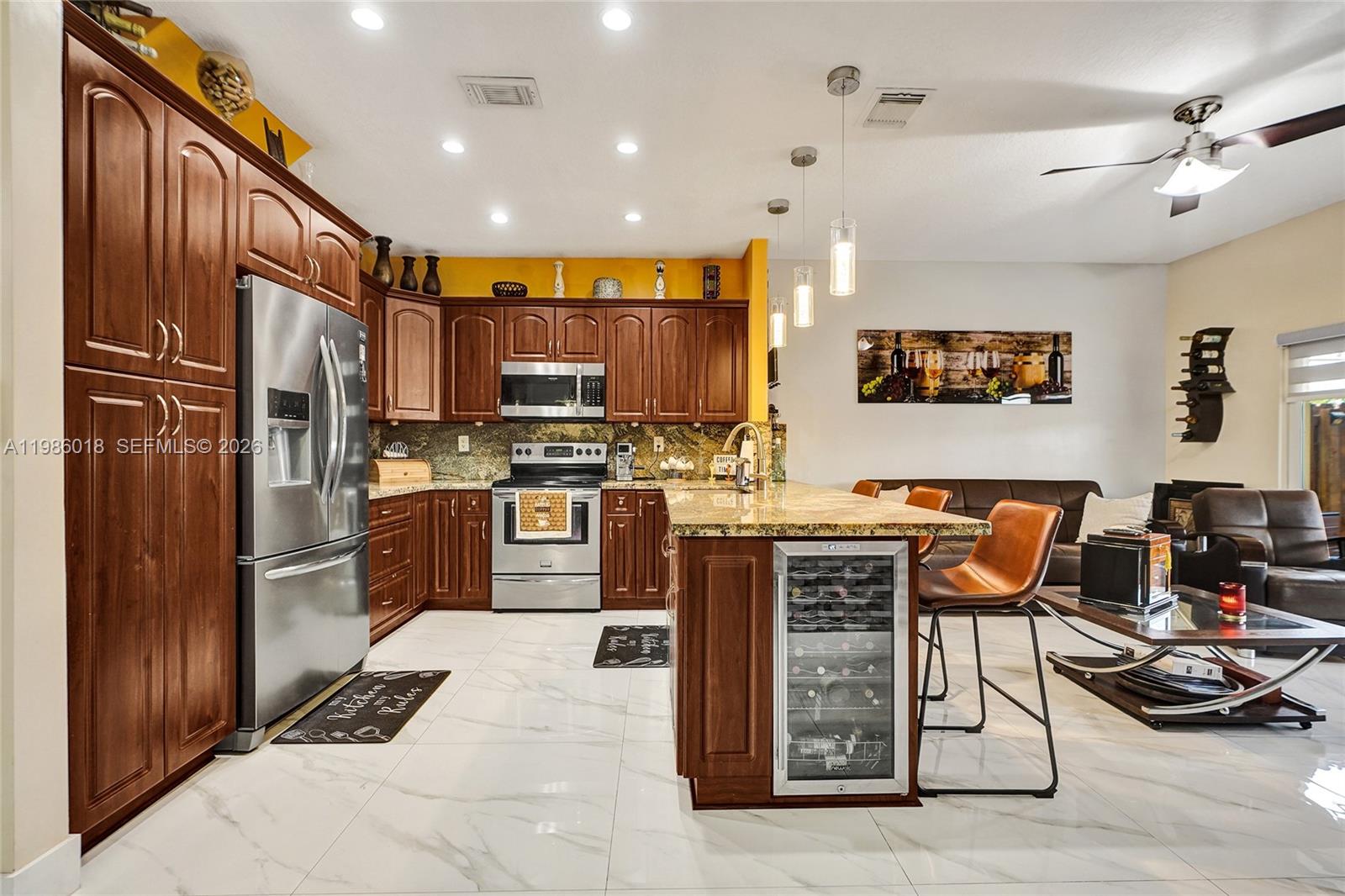 TWIN LAKE SHORES CENTRAL - Residential