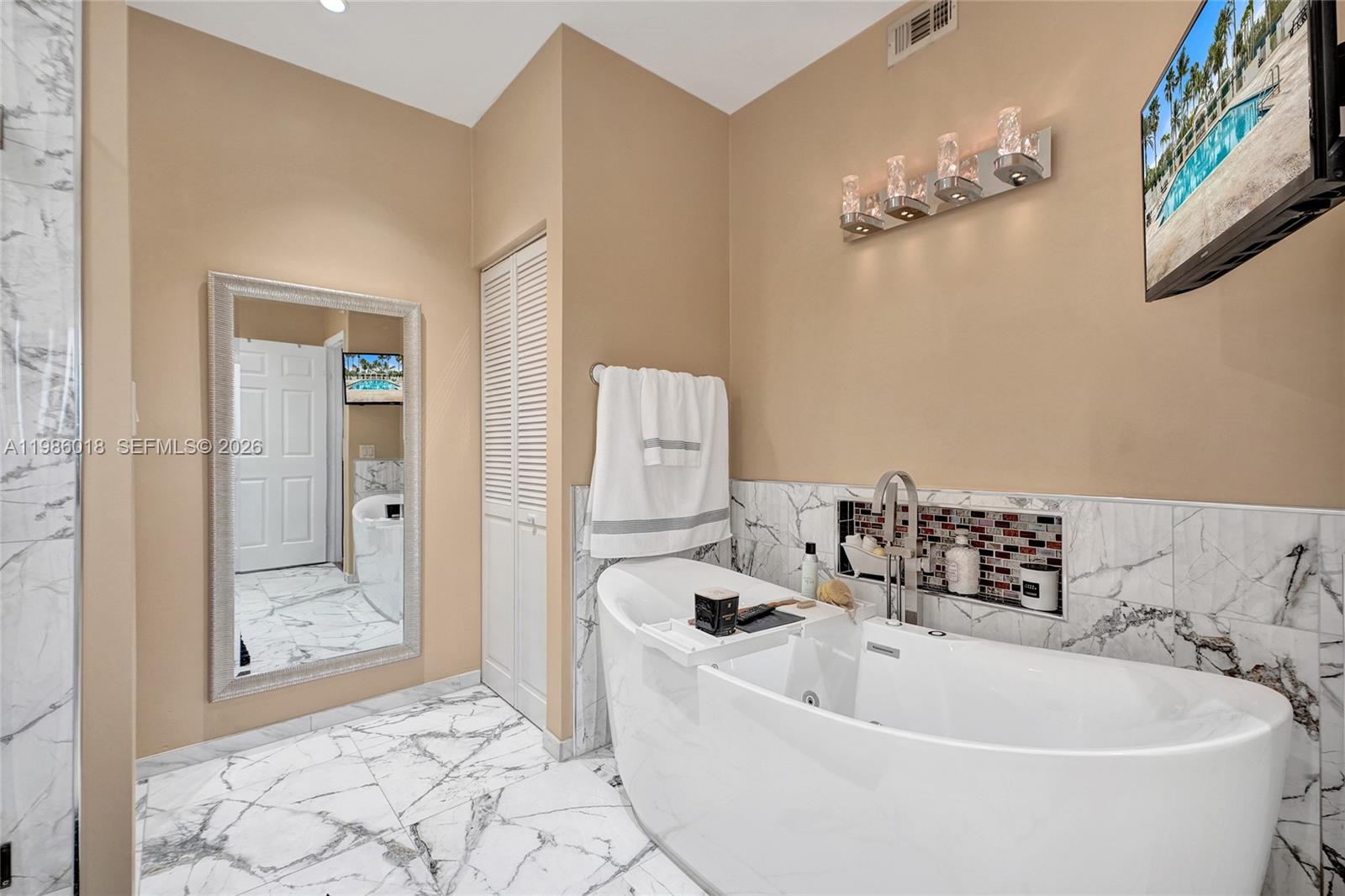 TWIN LAKE SHORES CENTRAL - Residential