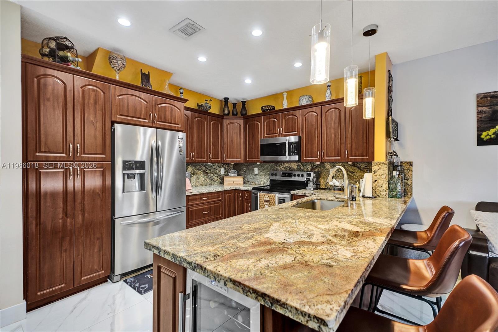 TWIN LAKE SHORES CENTRAL - Residential