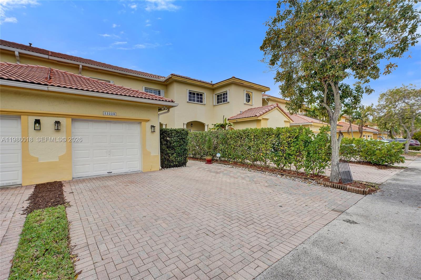 TWIN LAKE SHORES CENTRAL - Residential