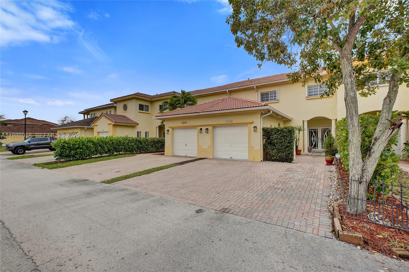 TWIN LAKE SHORES CENTRAL - Residential