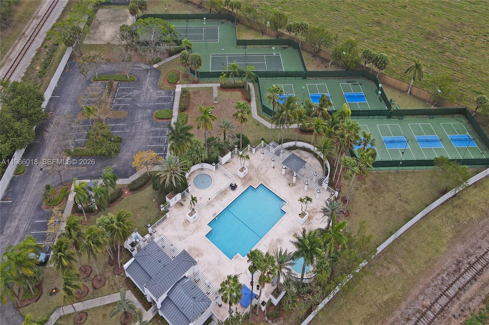 TWIN LAKE SHORES CENTRAL - Residential