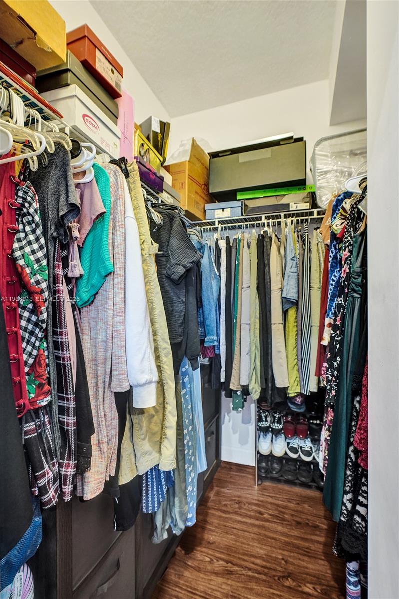 TWIN LAKE SHORES CENTRAL - Residential