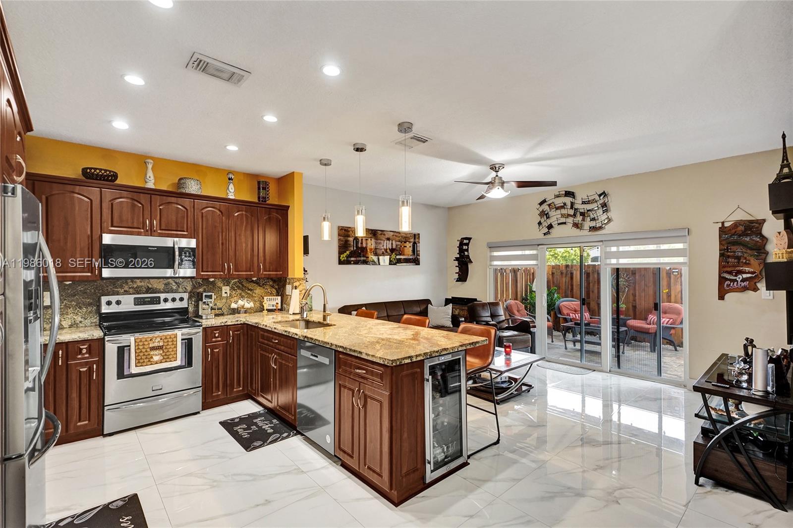 TWIN LAKE SHORES CENTRAL - Residential