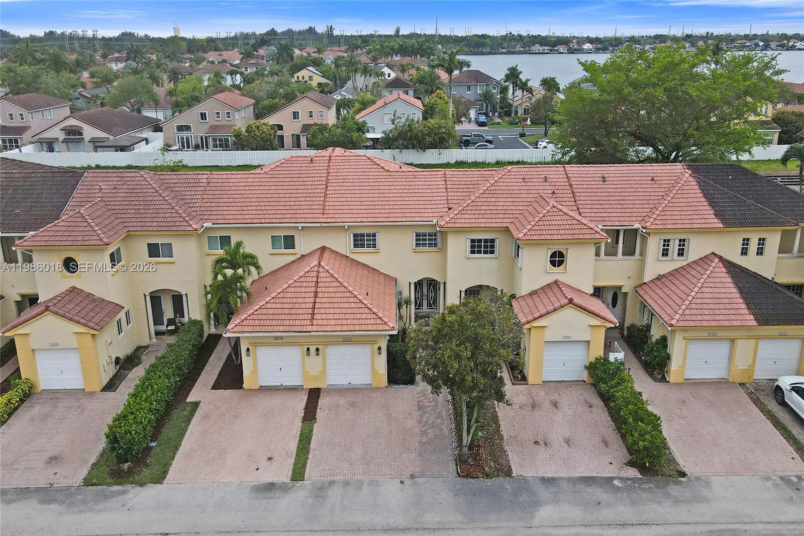 TWIN LAKE SHORES CENTRAL - Residential