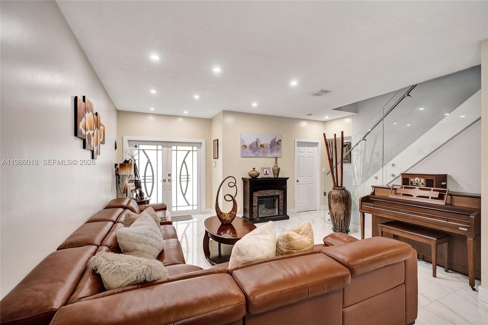 TWIN LAKE SHORES CENTRAL - Residential