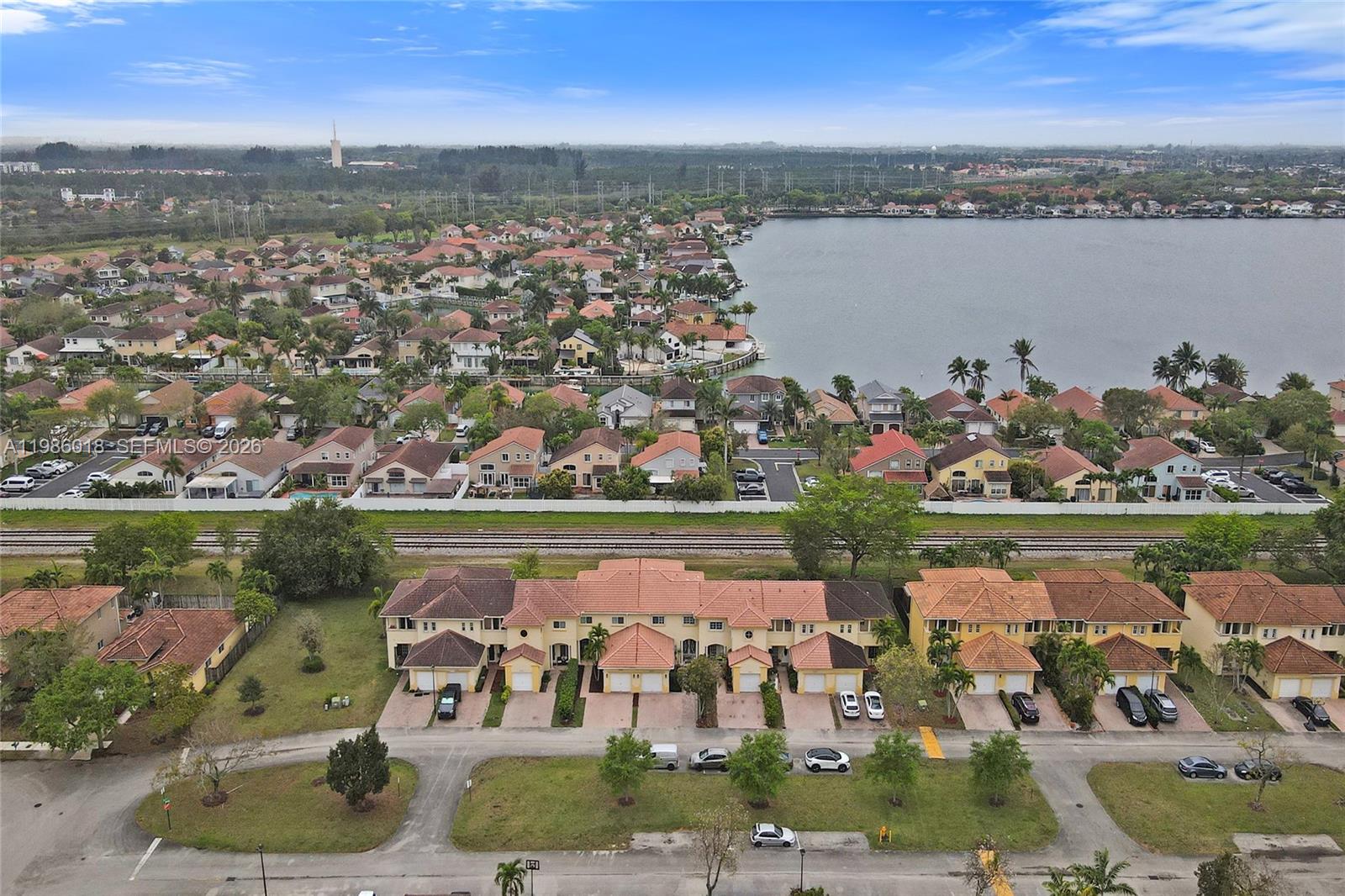 TWIN LAKE SHORES CENTRAL - Residential