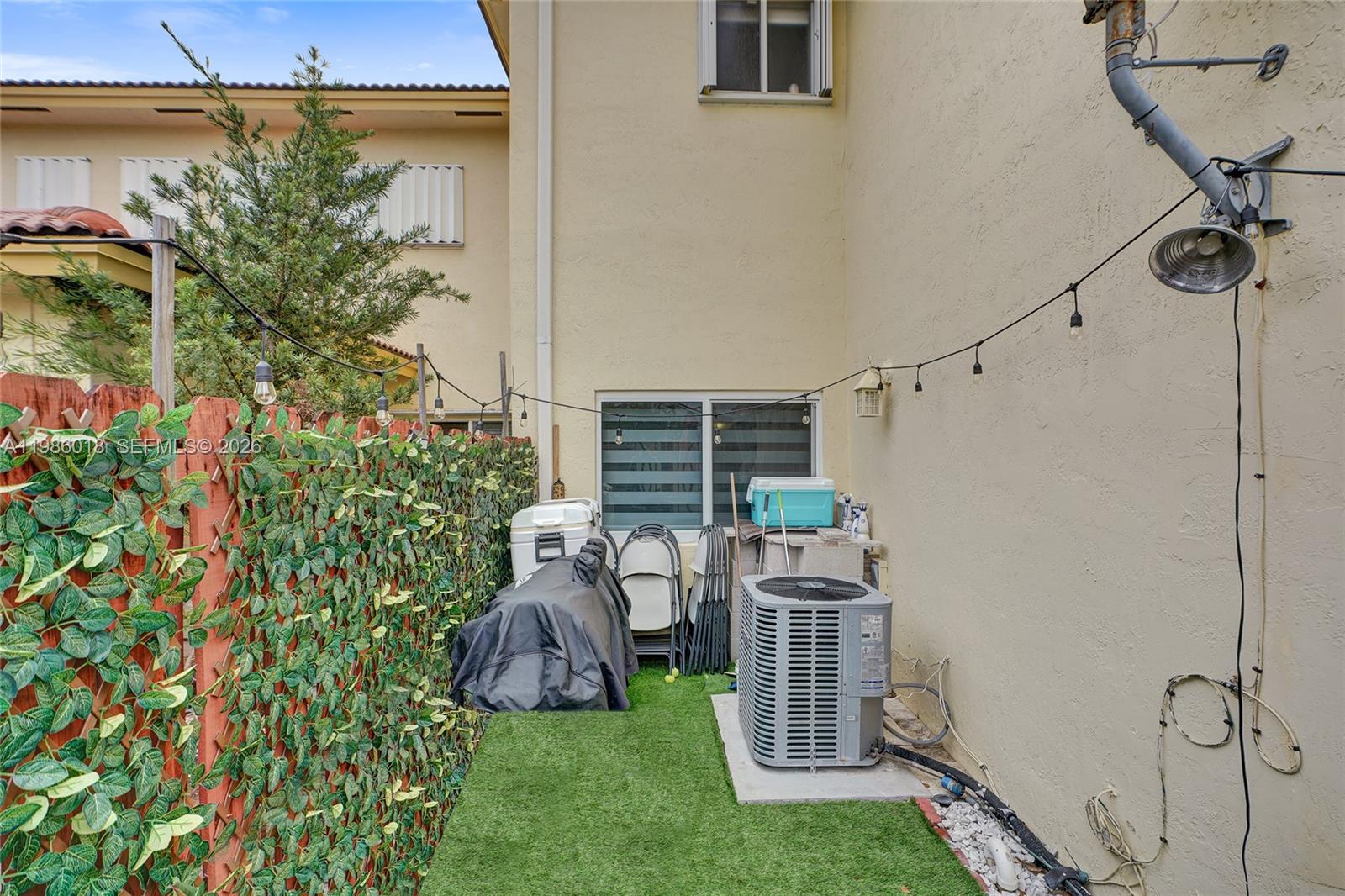 TWIN LAKE SHORES CENTRAL - Residential