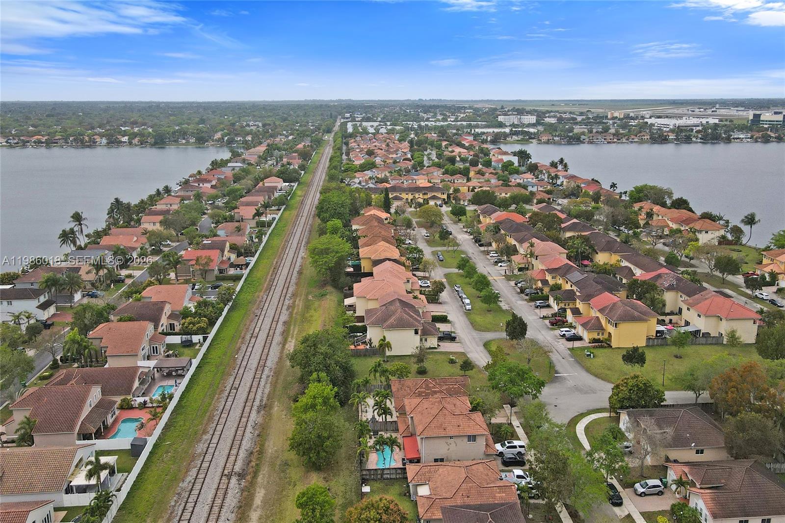 TWIN LAKE SHORES CENTRAL - Residential