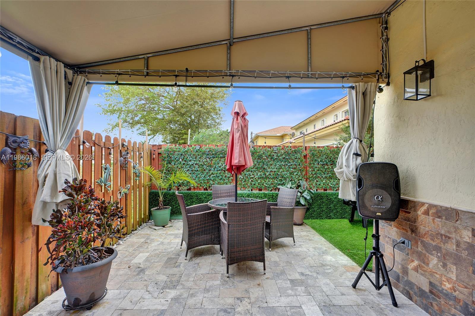 TWIN LAKE SHORES CENTRAL - Residential