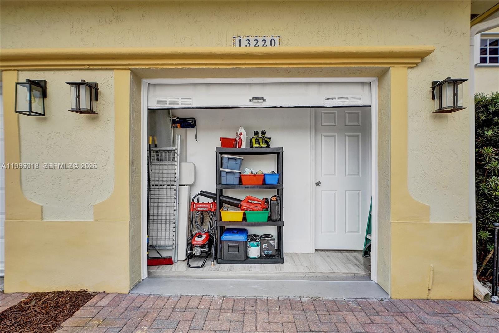 TWIN LAKE SHORES CENTRAL - Residential