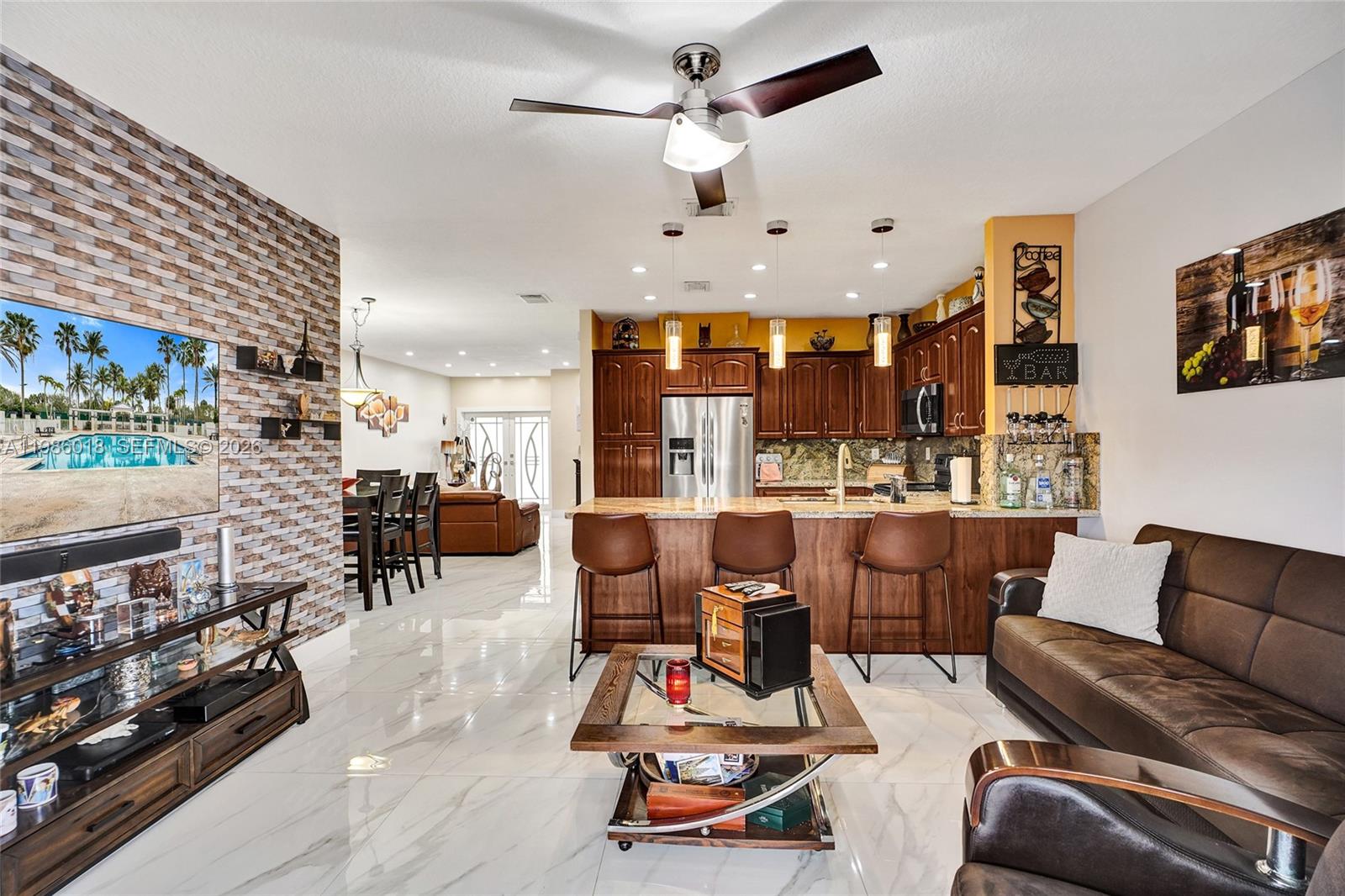 TWIN LAKE SHORES CENTRAL - Residential