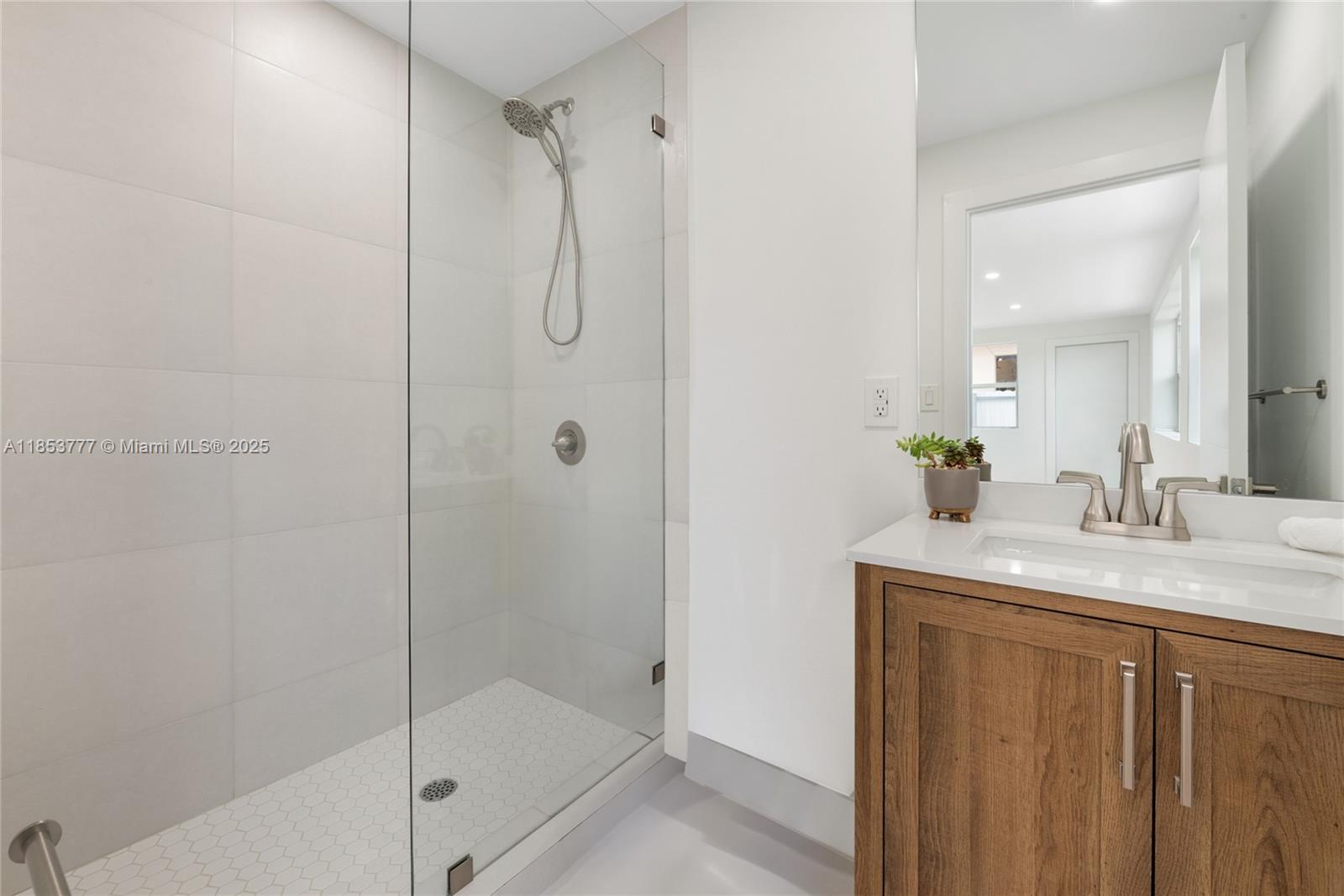 CORAL VILLAS REV - Residential Lease