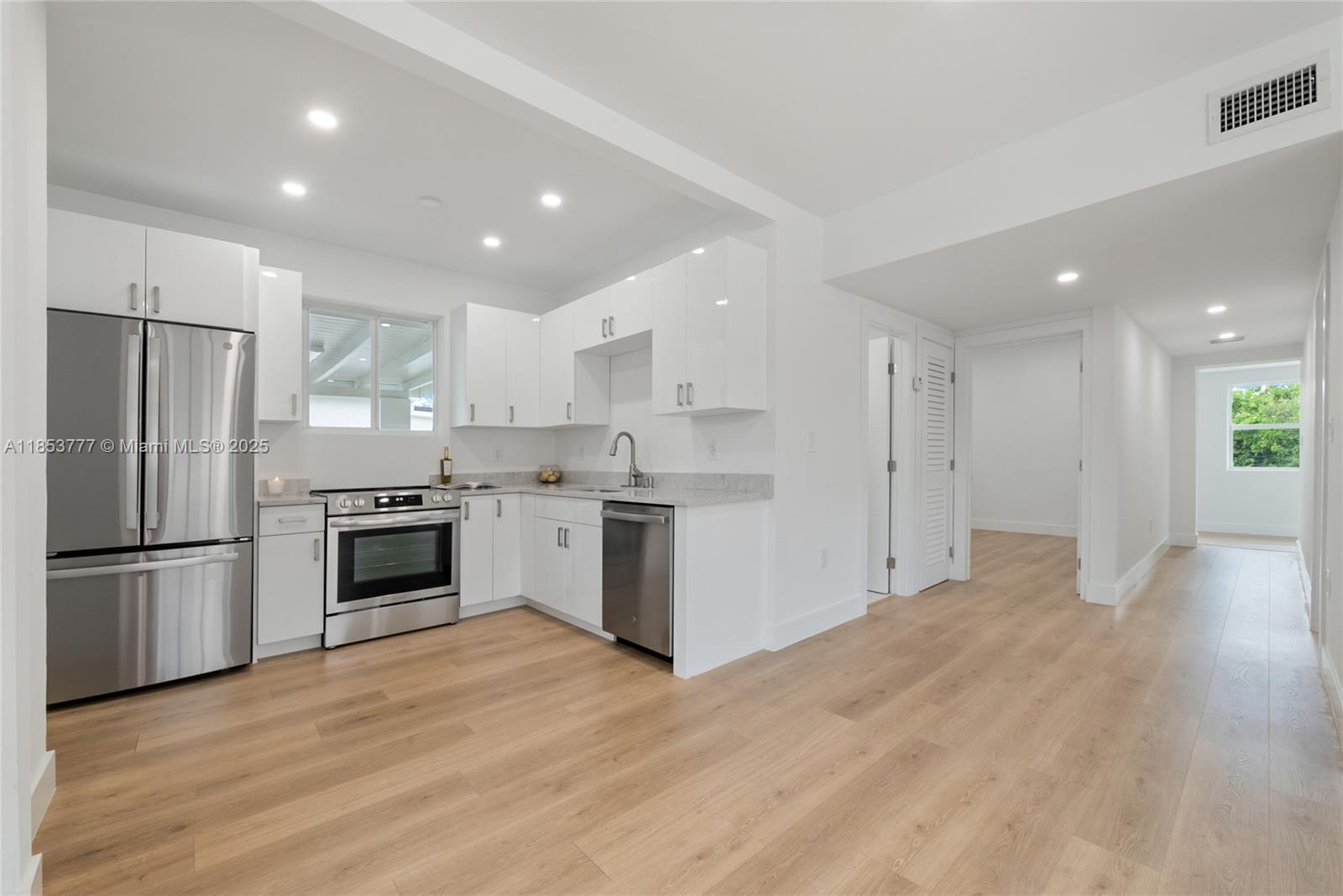 CORAL VILLAS REV - Residential Lease