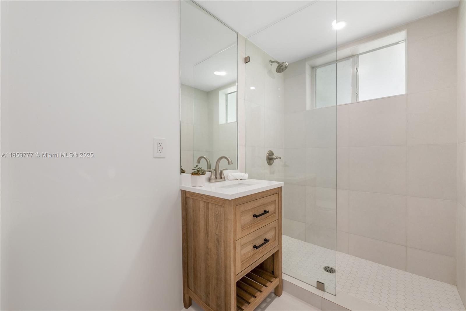 CORAL VILLAS REV - Residential Lease