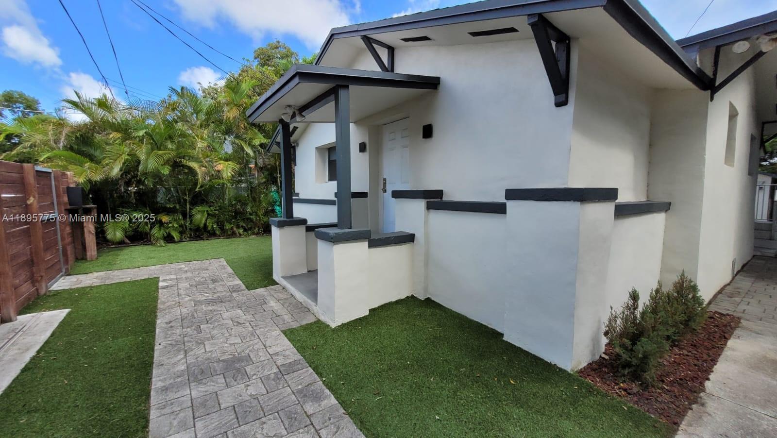 228 NW 35th St 0