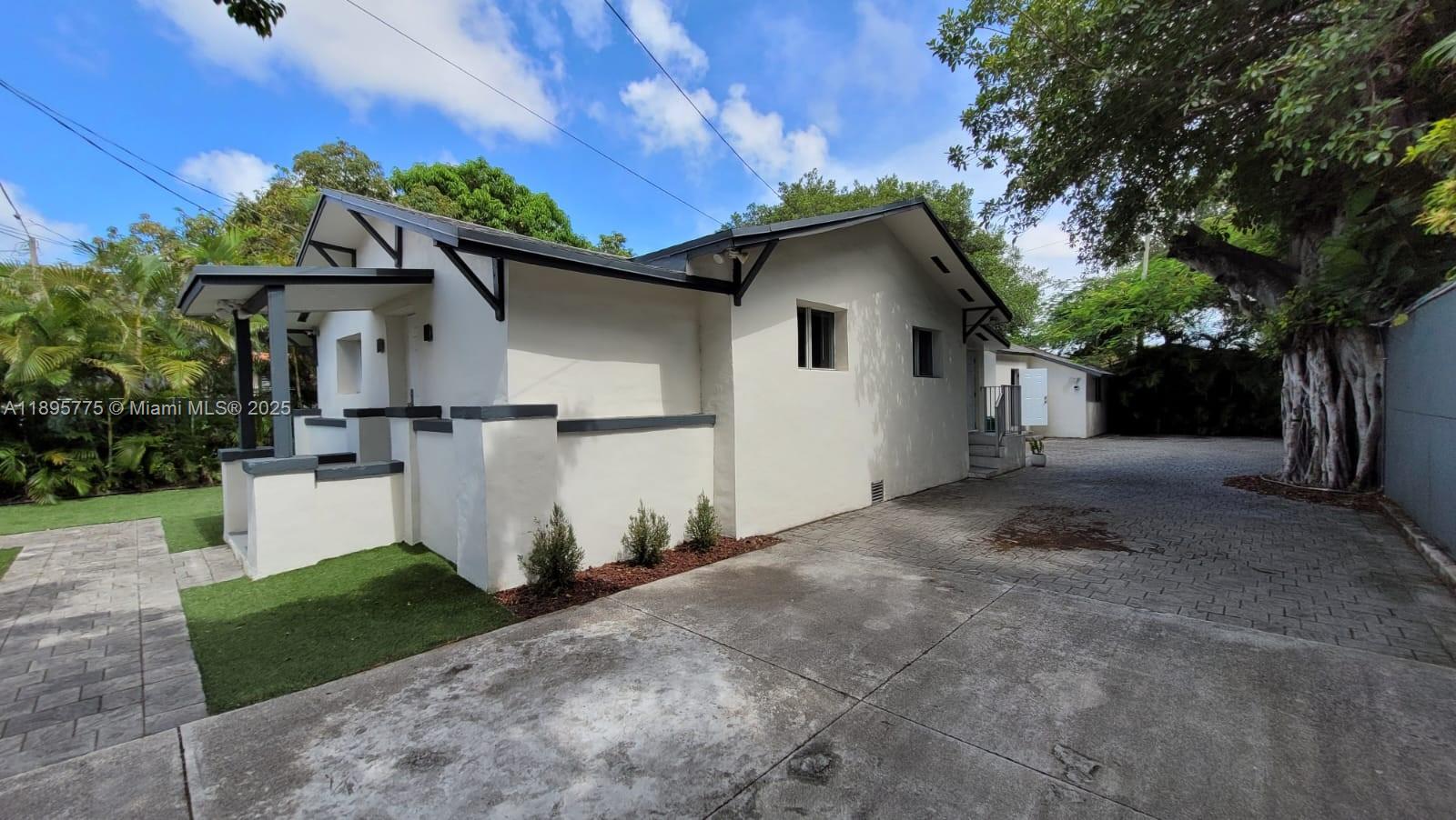 228 NW 35th St 0