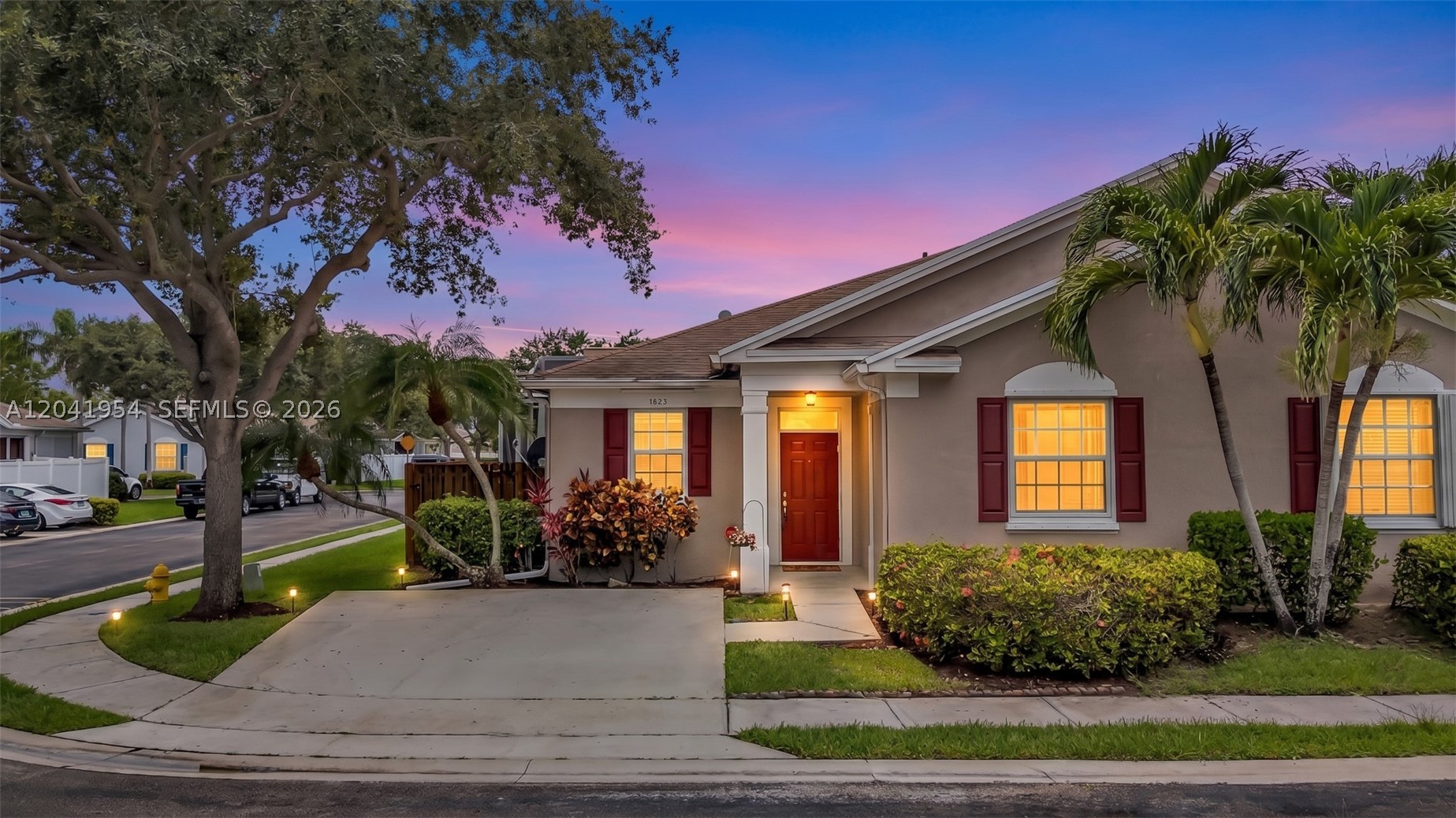 Photo 1 of 36 — 5823 Plum Harbor Cir, Tamarac, FL 33321