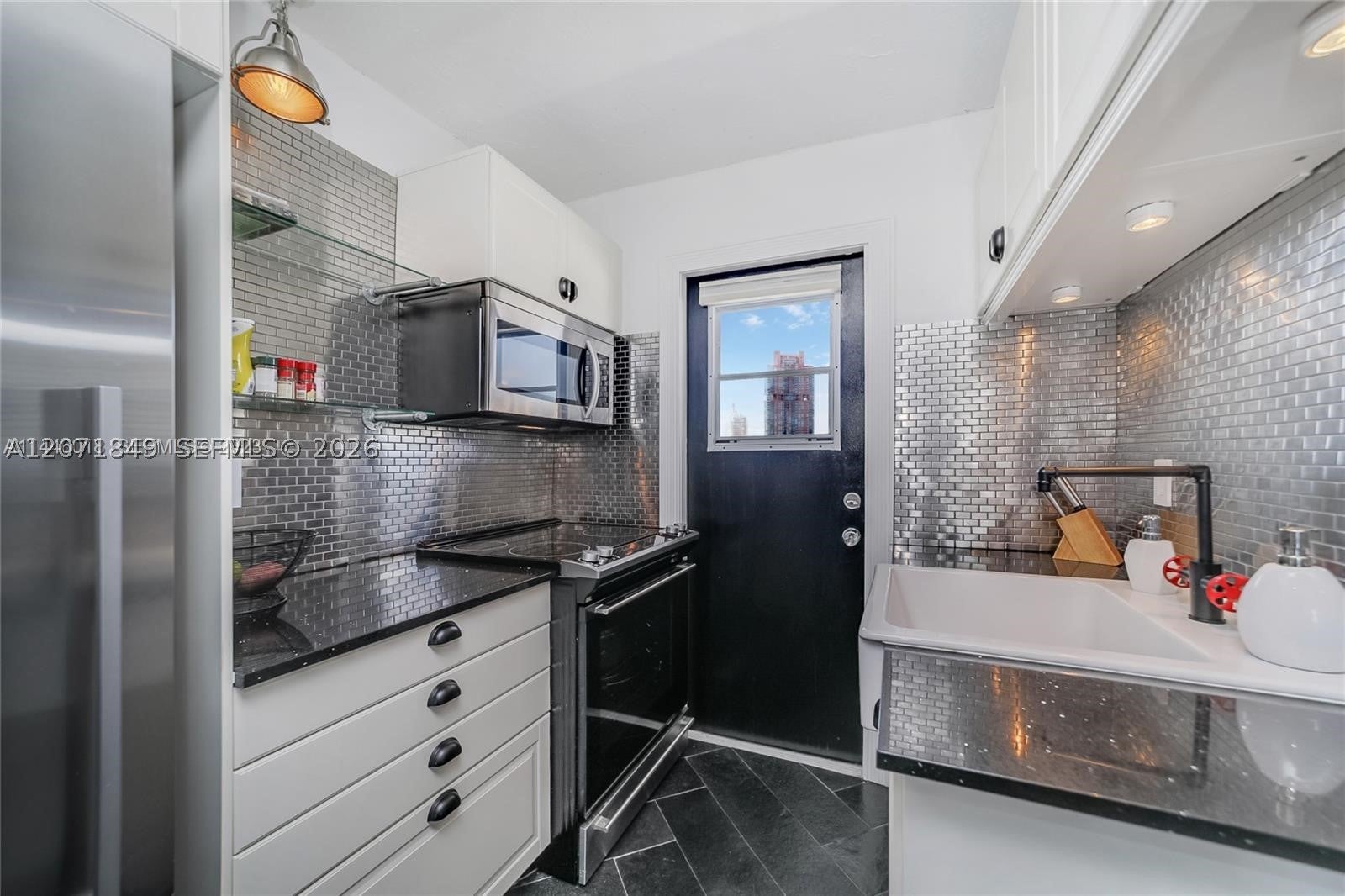 360 Meridian Ave 6E