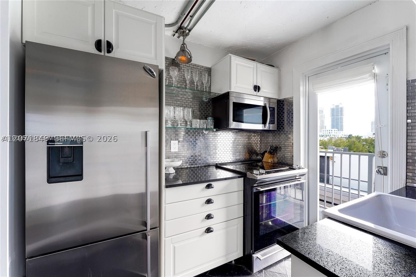 360 Meridian Ave 6E