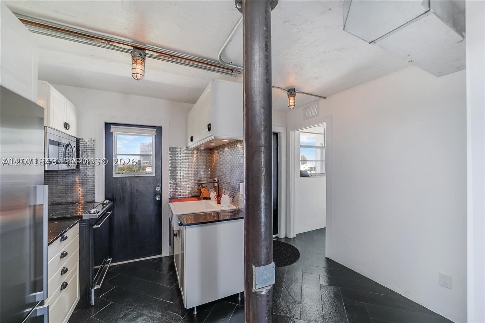 360 Meridian Ave 6E