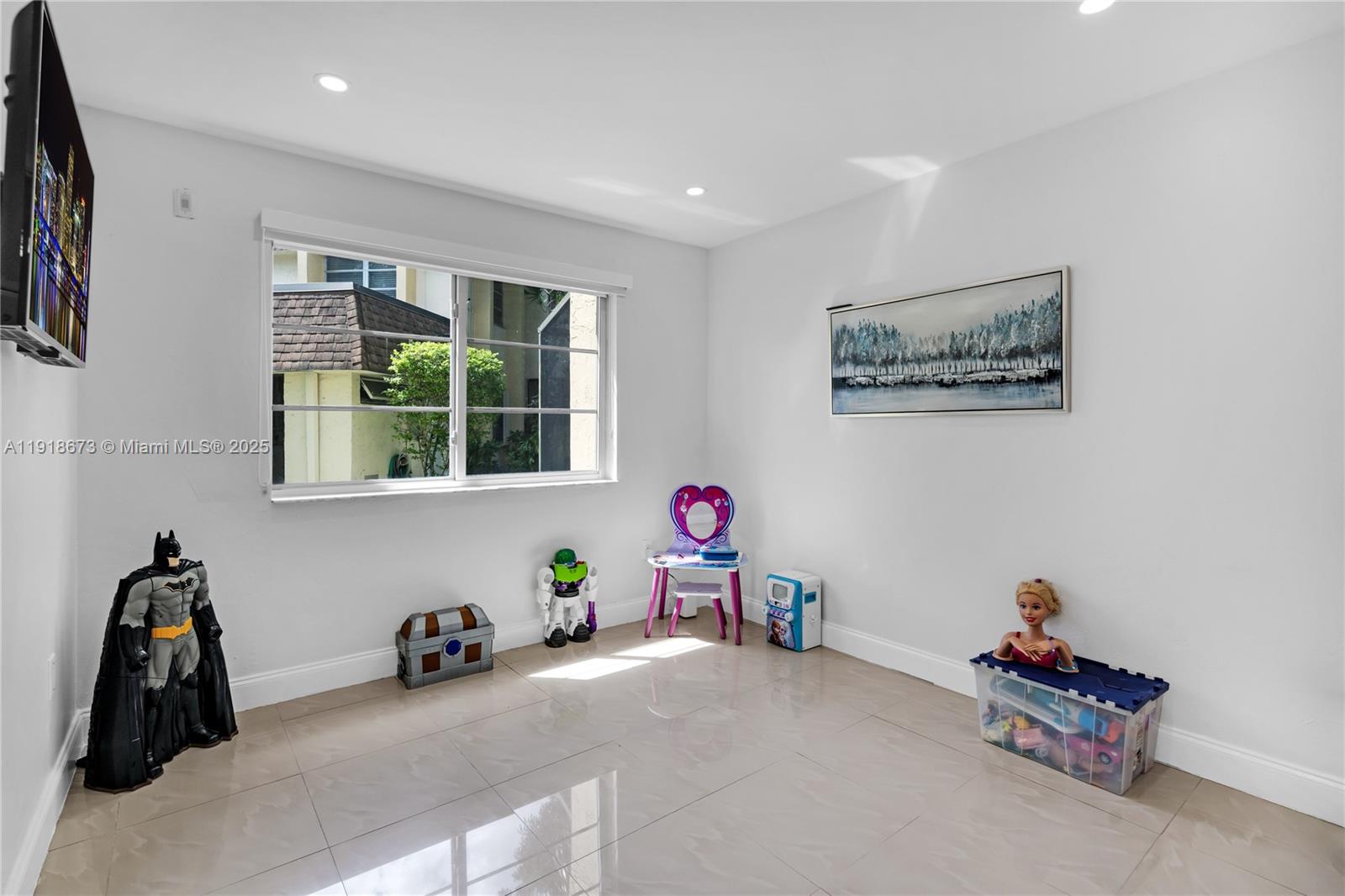 LAKEWOOD VILLAS CONDO - Residential