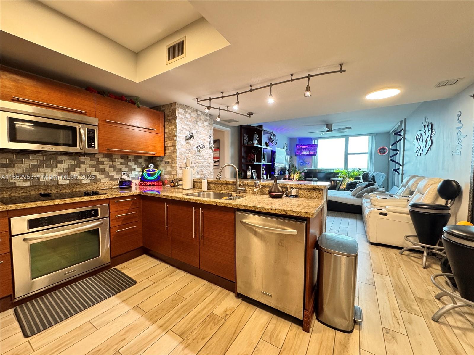 TAO SAWGRASS CONDOMINIUM - Residential Lease