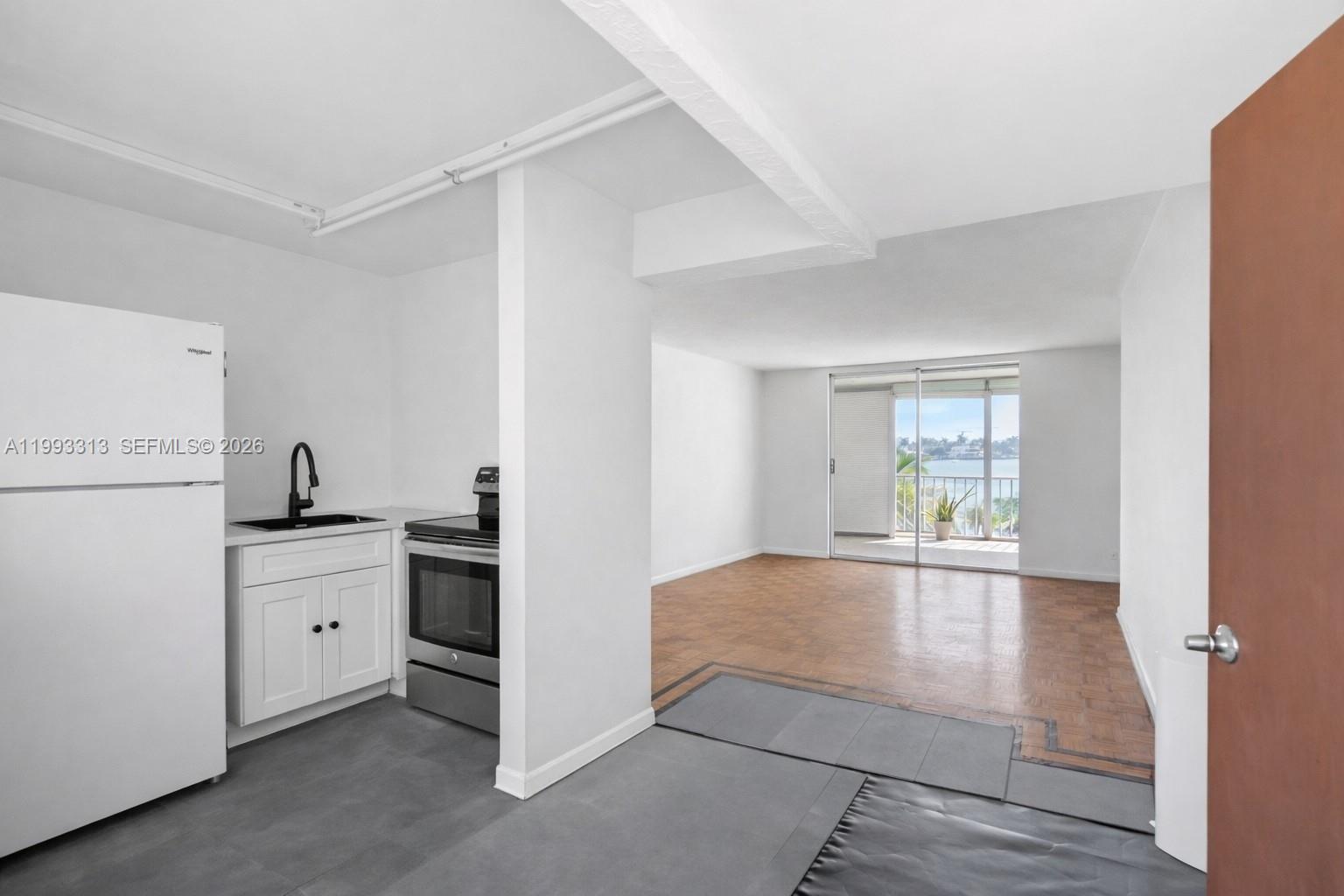 POINT EAST SEC 4 CONDO - Residential