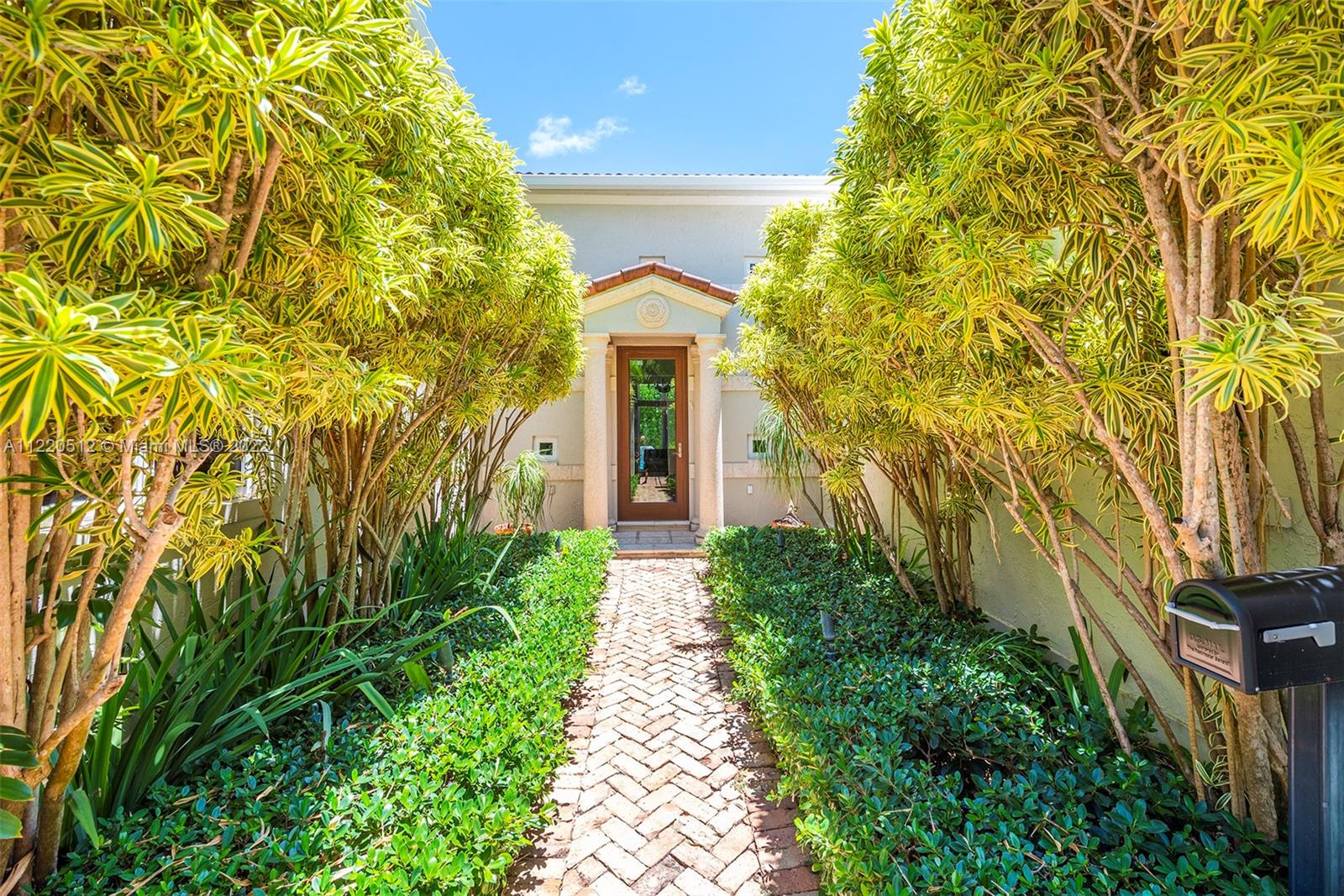 SUNSET ISLANDS-ISLAND NO - Residential