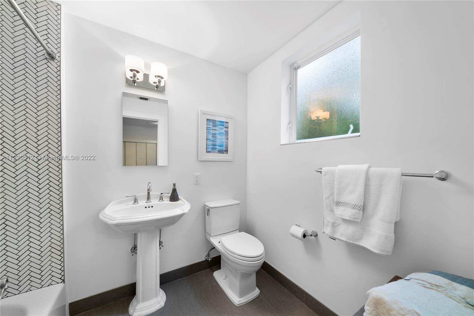 SUNSET ISLANDS-ISLAND NO - Residential