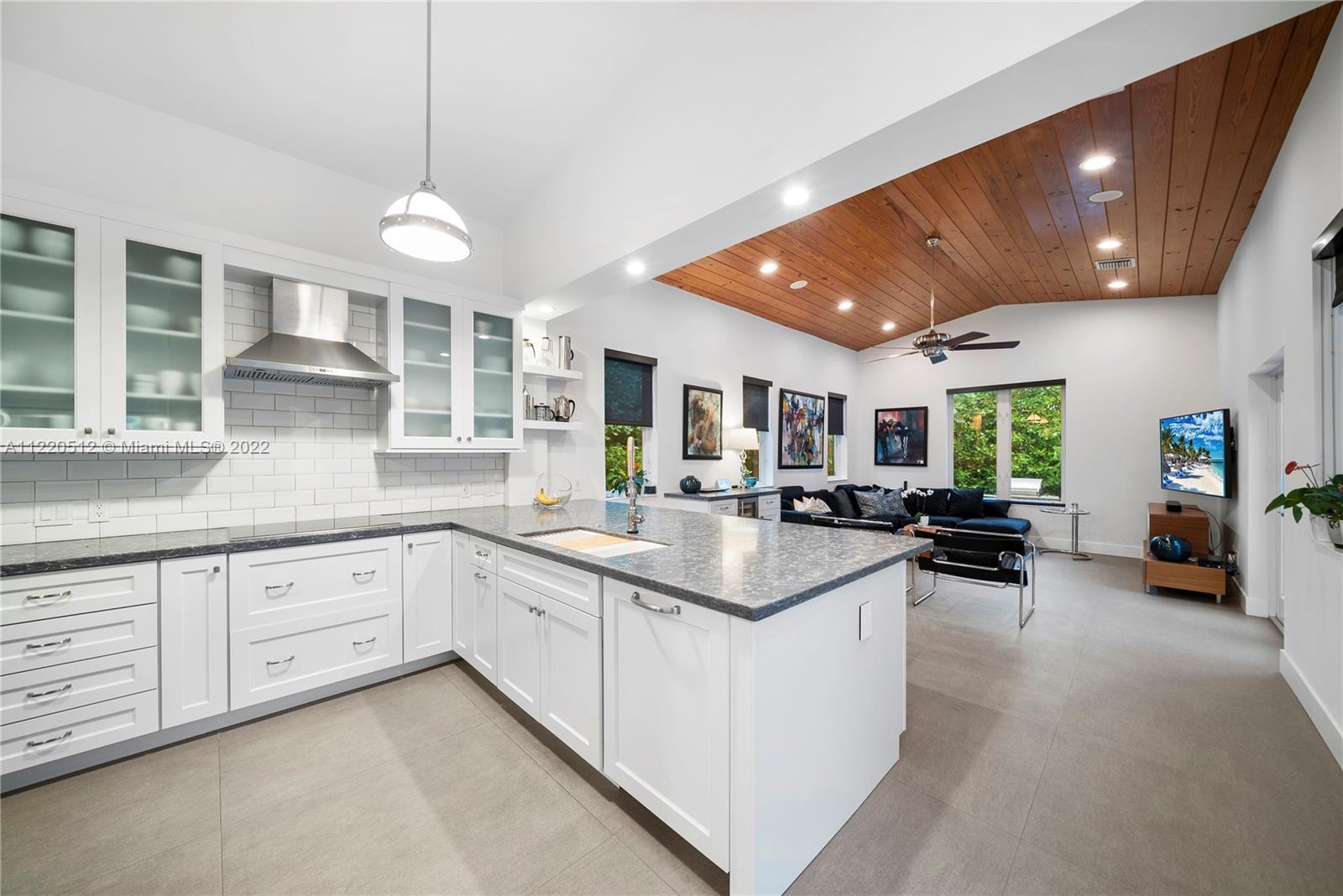 SUNSET ISLANDS-ISLAND NO - Residential