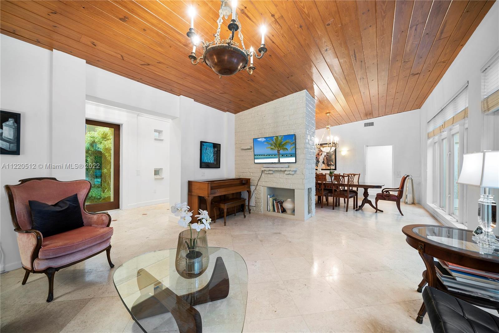 SUNSET ISLANDS-ISLAND NO - Residential