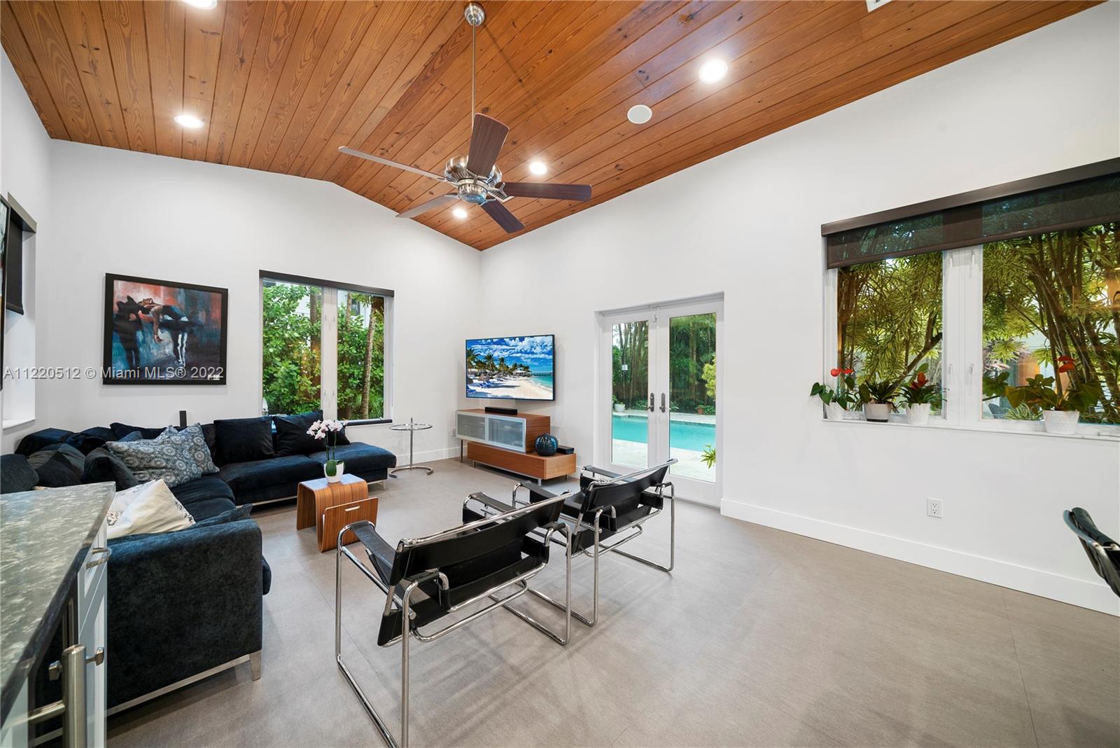 SUNSET ISLANDS-ISLAND NO - Residential