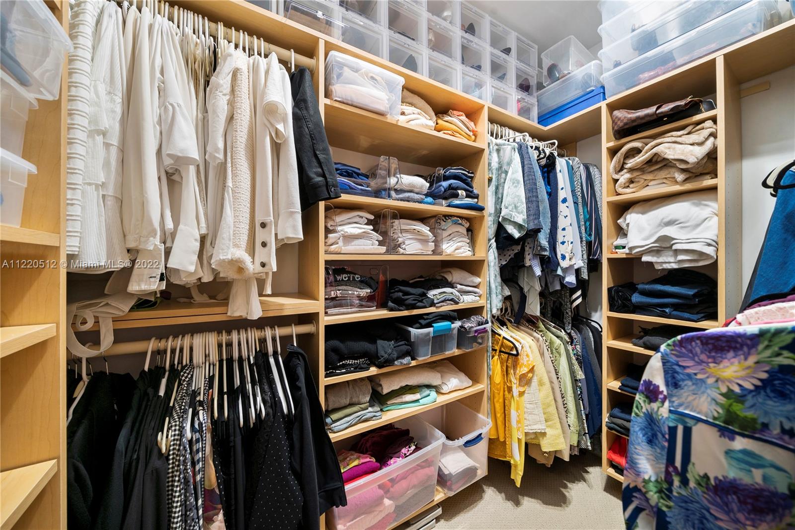 SUNSET ISLANDS-ISLAND NO - Residential