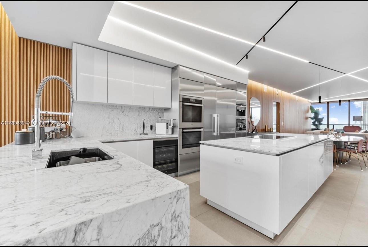 PRIVE CONDO - Residential Lease