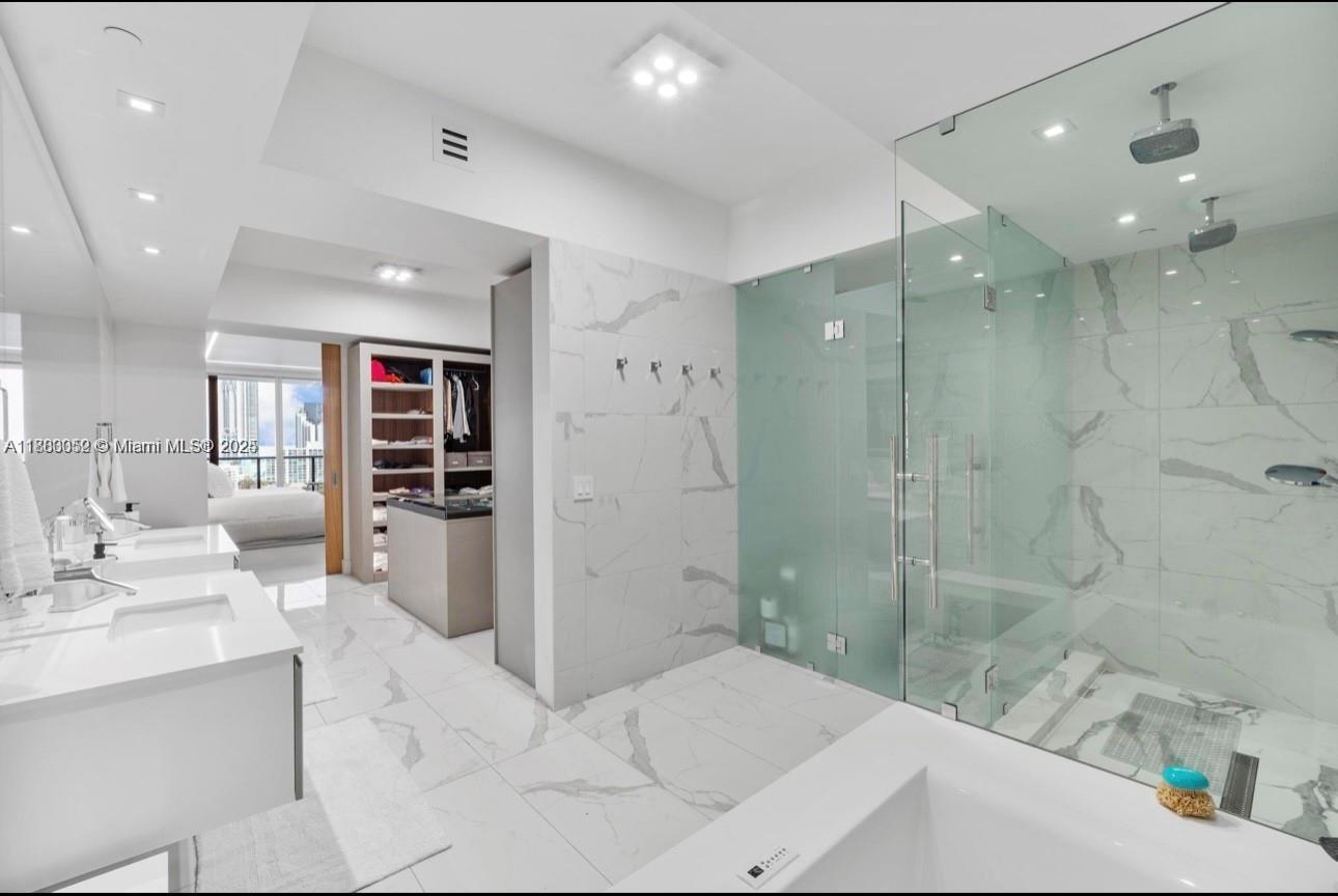 PRIVE CONDO - Residential Lease