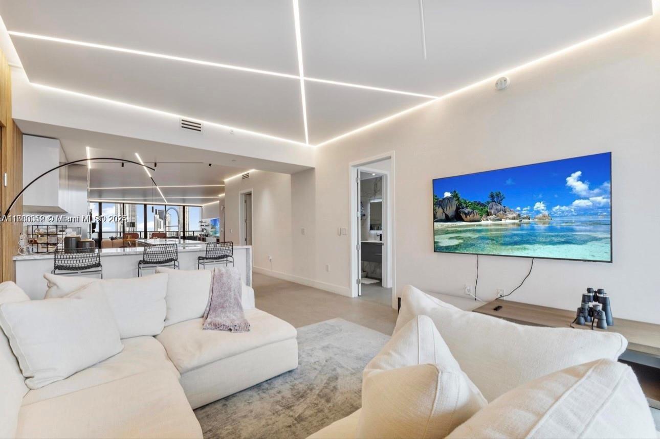 PRIVE CONDO - Residential Lease