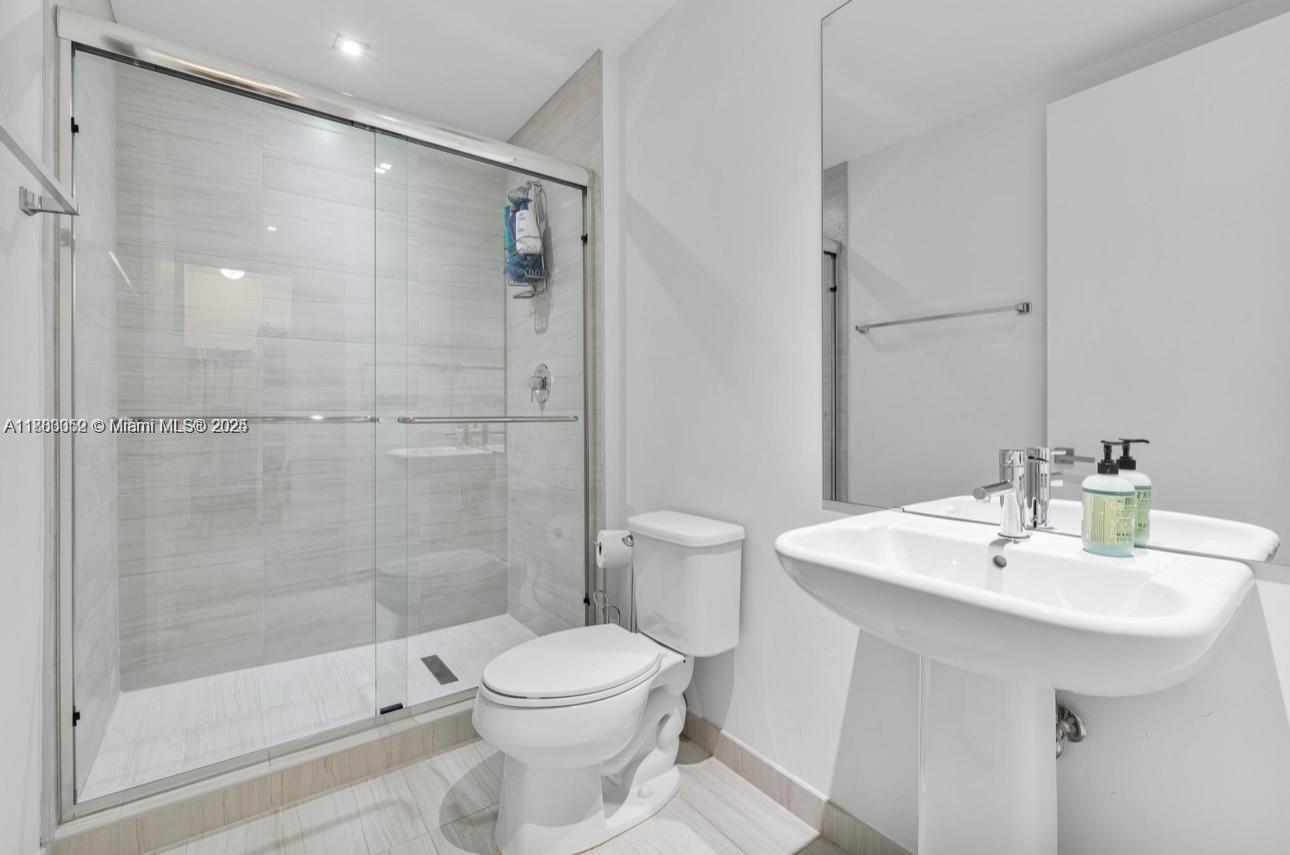 PRIVE CONDO - Residential Lease