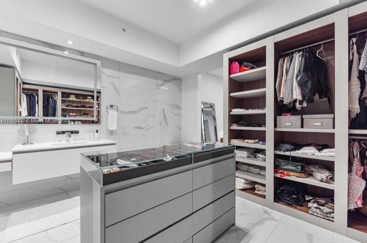 PRIVE CONDO - Residential Lease