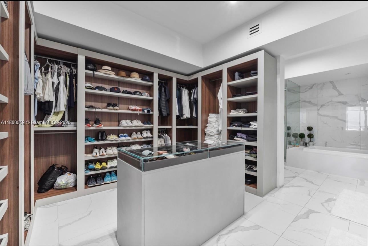 PRIVE CONDO - Residential Lease