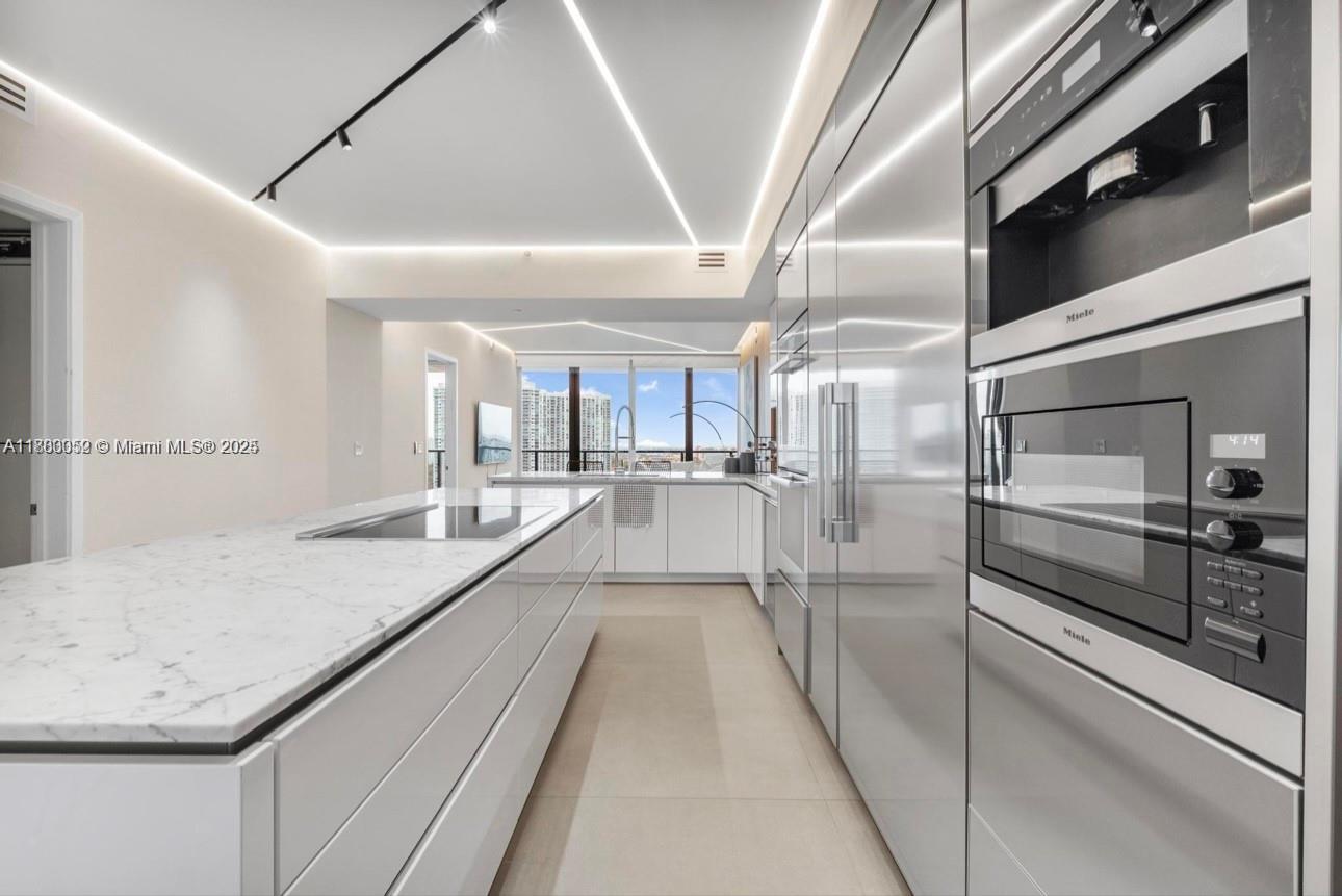 PRIVE CONDO - Residential Lease