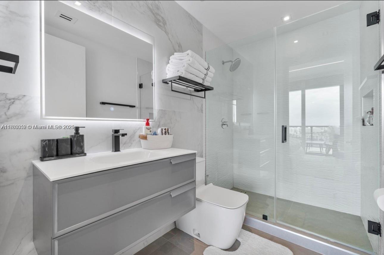 PRIVE CONDO - Residential Lease