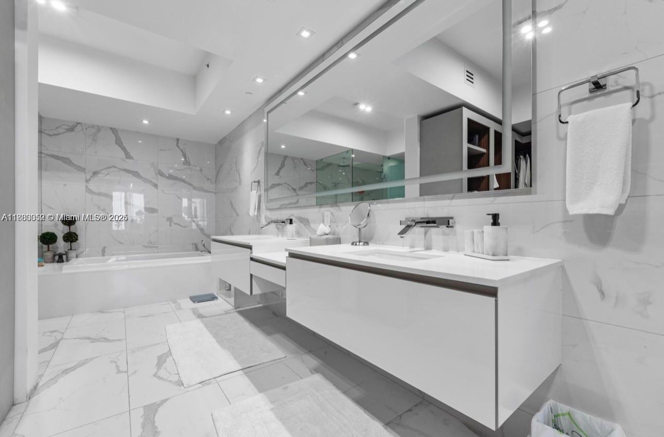 PRIVE CONDO - Residential Lease