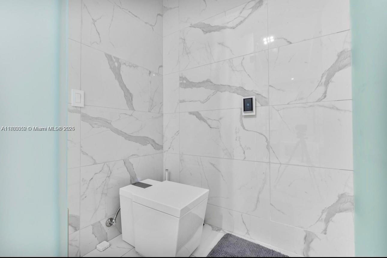 PRIVE CONDO - Residential Lease