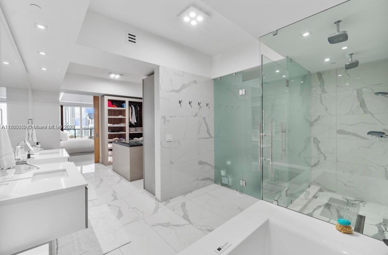 PRIVE CONDO - Residential Lease