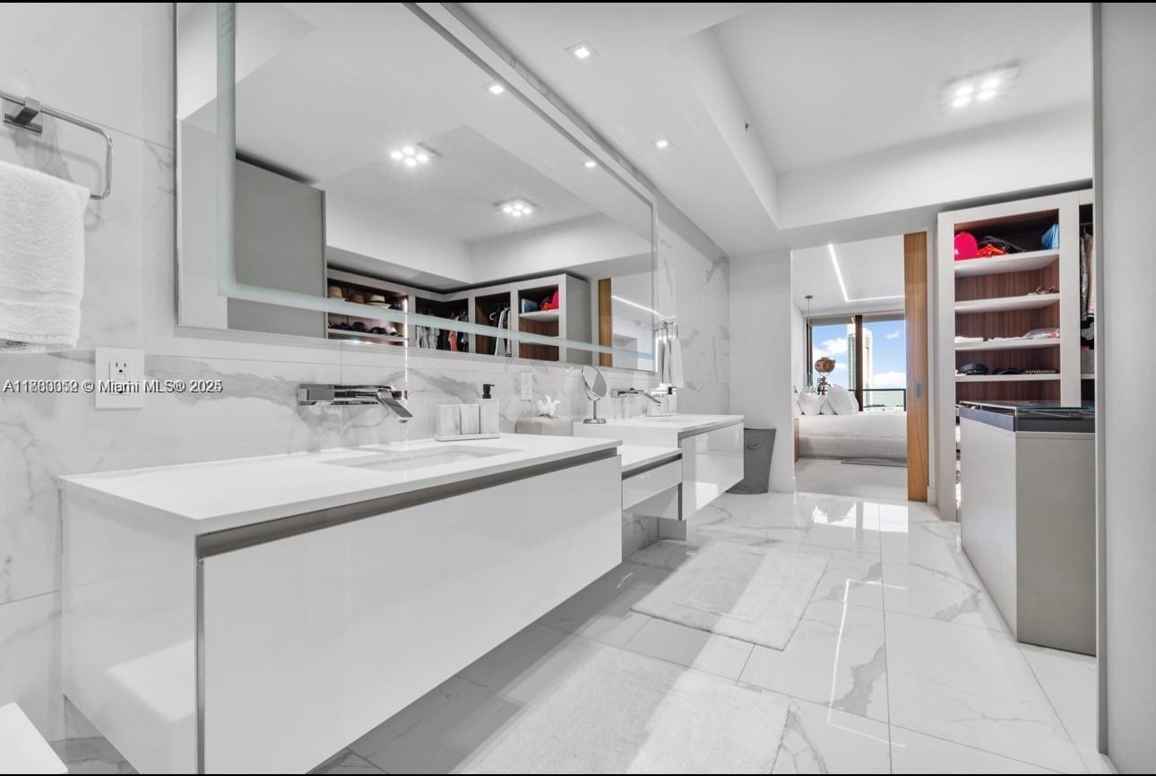 PRIVE CONDO - Residential Lease