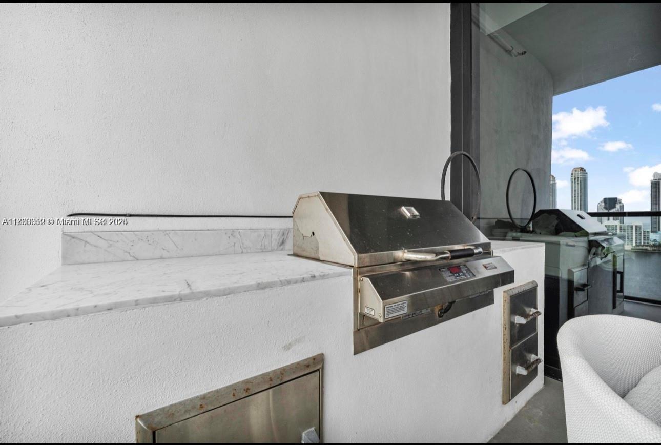 PRIVE CONDO - Residential Lease