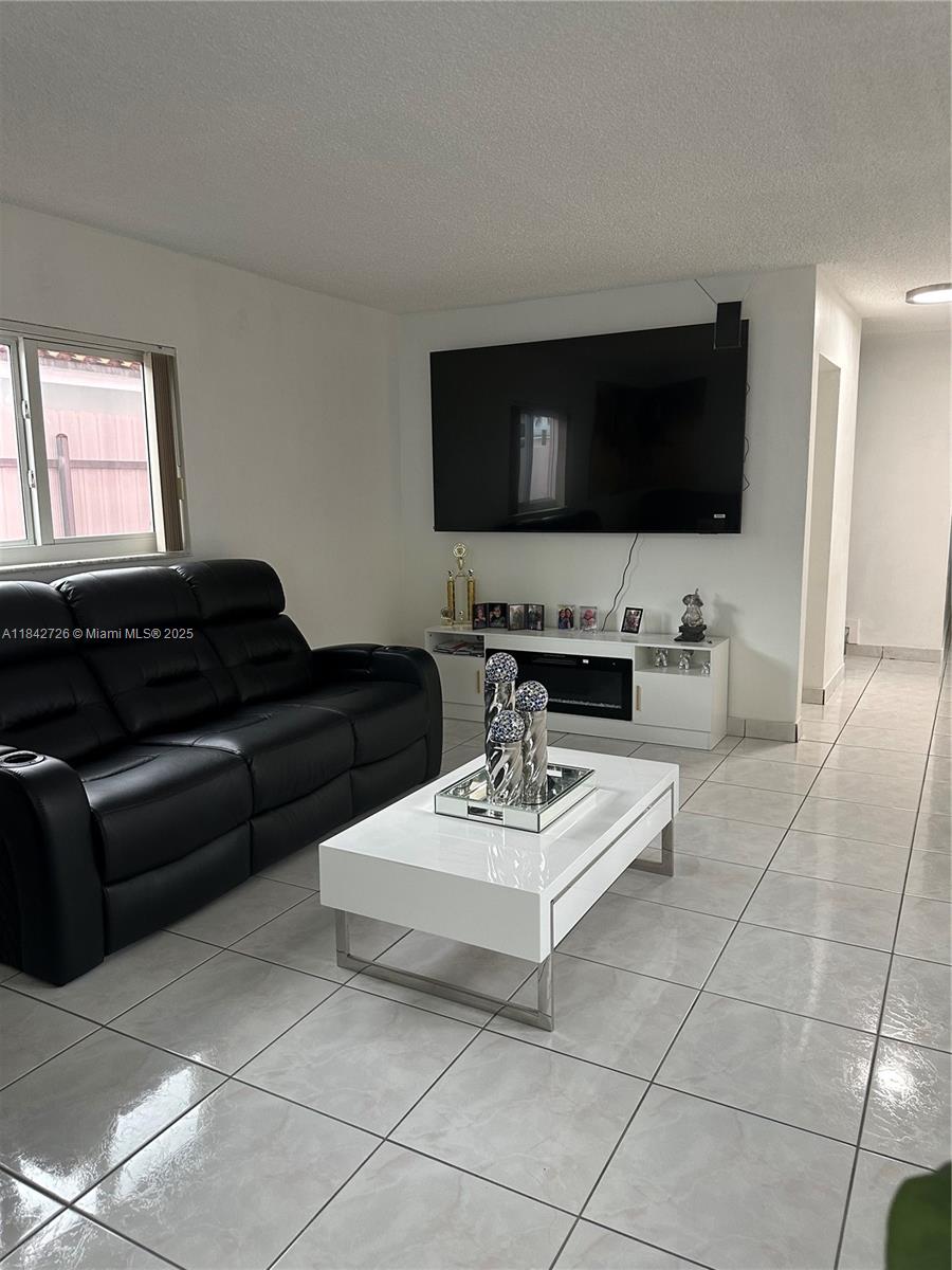 380 W 45th St